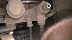 Поднятие давления в пневмосистеме. Качаем колеса сами. Как накачать 9 кг/км. КамАЗ 5490 NEO.