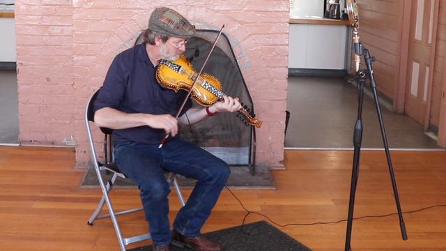 'Skoganggsmadr' - A tune for Hardanger Fiddle by Martin Scuffins смотреть онлайн