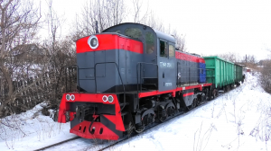 Промтранспорт. Новый тепловоз в Алапаевском ППЖТ ТГМ4А-2104 толкает полувагоны