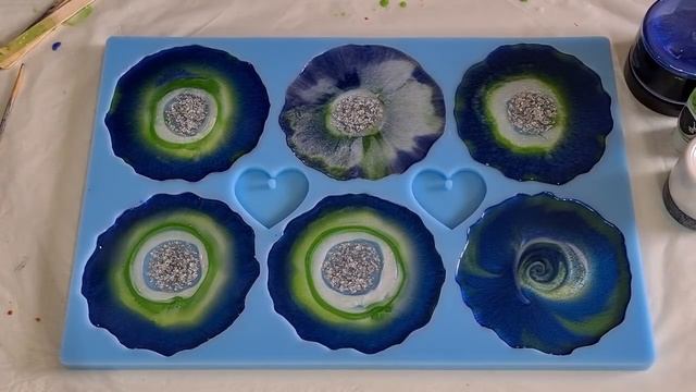 #986 I Used My Homemade Silver Leaf Centers In These Blue And Green Resin Geode Coasters смотреть онлайн