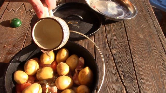 Свинина в котелке на углях.Готовим просто и вкусно в казане. Чо ПОХАВАТЬ #чопохавать смотреть онлайн