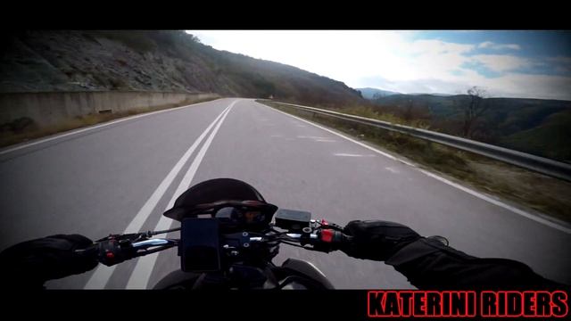SUZUKI GSR 600 IN CURVES
