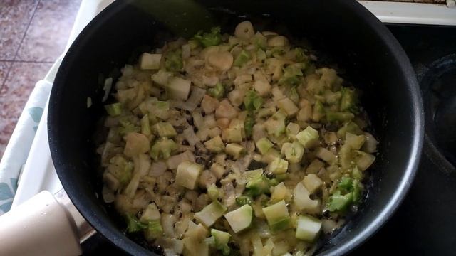 Больше не выбрасываю стебель брокколи! Варю ароматный суп-пюре. смотреть онлайн