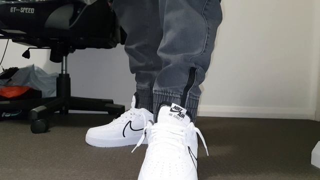 Nike air force 1 react on feet. White red and black смотреть онлайн