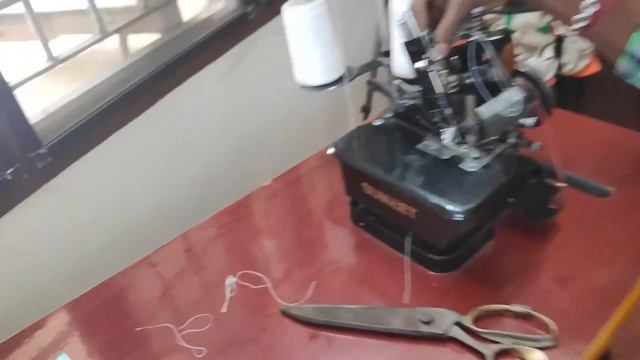 How To Put 3 Threads In Overlock Machine смотреть онлайн
