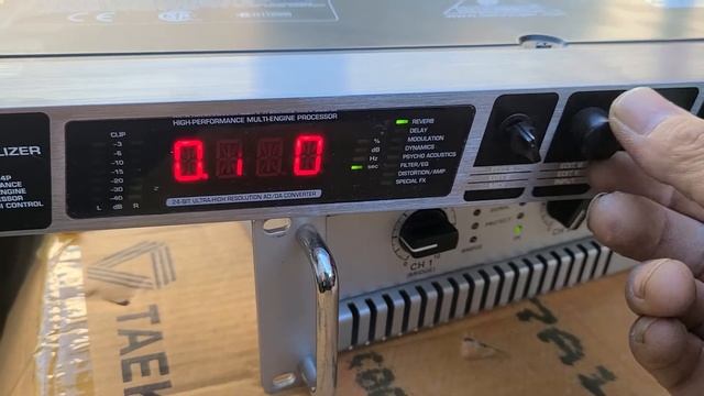 베링거 중고멀티이펙터 DSP2024P