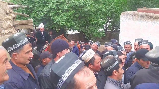 Туй дар Айни, шаҳбарон шояд шумо ин расмро надидаед. свадьба Дарг смотреть онлайн