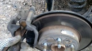 опель мокка, замена задних колодок, запрессовка цилиндра.