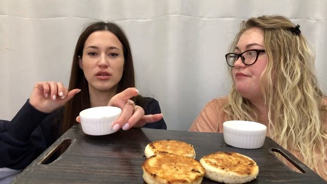 Мукбанг сырники со сметаной / Mukbang cheesecakes with sour cream смотреть онлайн
