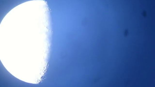 Луна через объектив телескопа смотреть онлайн