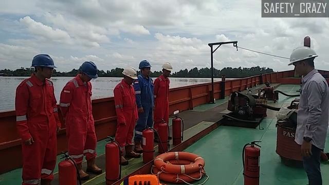 SAFETY CRAZY - HOW TO USE FIRE EXTINGUISHER (SPOB LMMZ 77) 1 смотреть онлайн