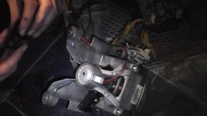 Менял щетки в двигателе стиральной машины Zanussi FE1002