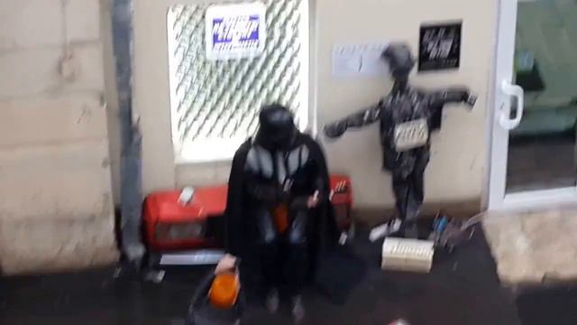 Дарт Вейдер играет на балалайке в центре Москвы смотреть онлайн