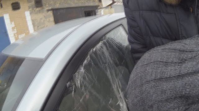 КАК ВСКРЫТЬ АВТО ЕСЛИ ЗАБЫЛИ КЛЮЧИ ПРИ ПОМОЩИ СКОТЧА НА ПРИМЕРЕ Hyundai Sonata NF смотреть онлайн