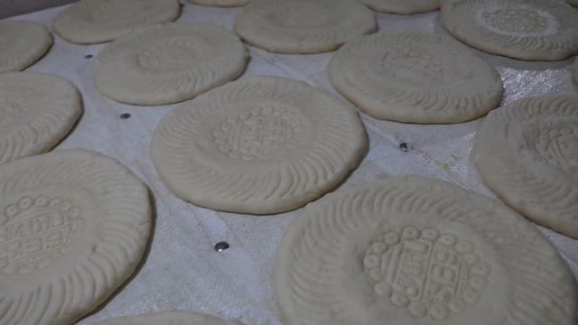 ЛЕПЁШКИ В ТАНДЫРЕ | TANDIR NON | УЗБЕКСКИЕ ЛЕПЁШКИ | Горячая лепёшка и каймак- это вкус из детства! смотреть онлайн