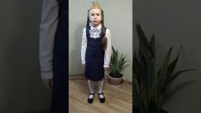 "Десятилетний человек" С. Михалков. Читает Щёголева Мария. смотреть онлайн