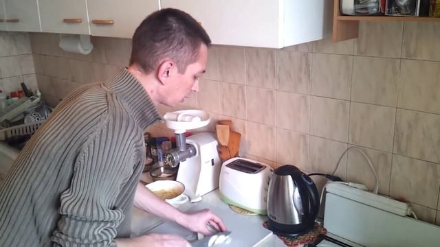 Зразы с мясом. Видеорецепт. Часть первая. 09.03.2013. смотреть онлайн