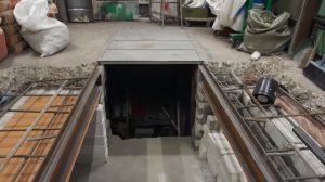 Смотровая яма (недояма) в гараже. И склад из погреба. Часть-1.