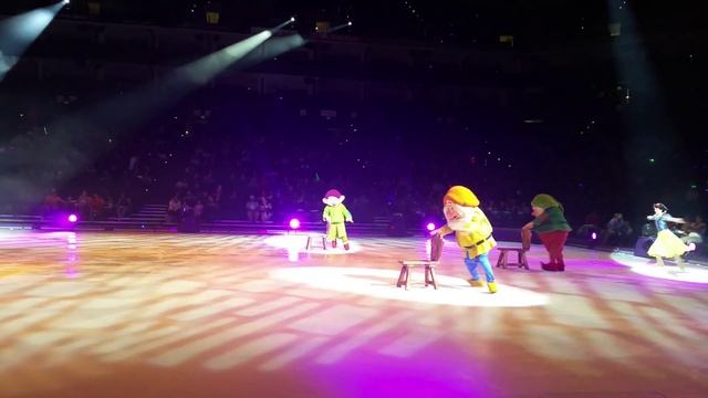 Disney On Ice : Dare To Dream  (7 Dwarves)
