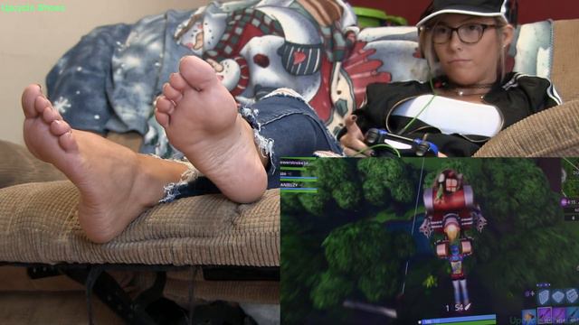 Fortnite with Bonnie: Pull Up Idiot, I'm Out! Sony Playstation 4 with vanilla Fortnite map смотреть онлайн