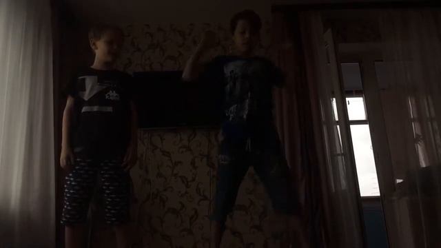 Как делать сальто вперёд бакавуха и сальто вперед с группировкой. смотреть онлайн