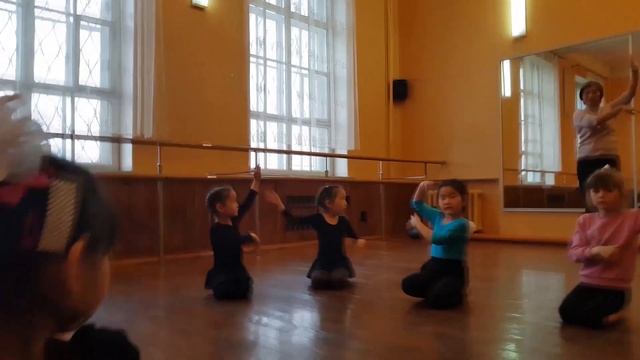 С Международным днём танца смотреть онлайн