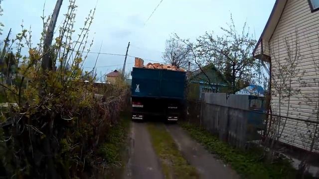 На камазе по узким улицам дач . Потекла помпа смотреть онлайн