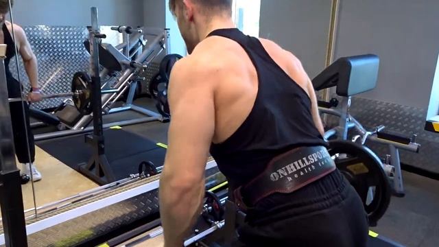 ПЫТАЕМСЯ НАКАЧАТЬ БОЛЬШУЮ СПИНУ (не получается...) смотреть онлайн