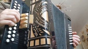 Ой, занялась рябина зорькой алой, на гармони