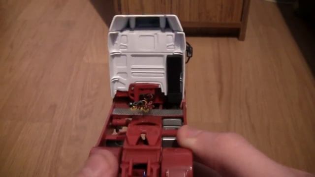 Opening The Corgi Renault Premium Cab With Curtainside Trailer In Eddie Stobart Livery смотреть онлайн
