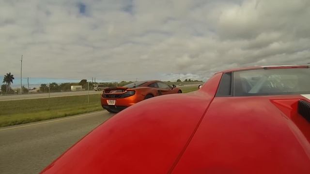 2005 Ford GT vs 2012 McLaren MP4-12C Racing смотреть онлайн
