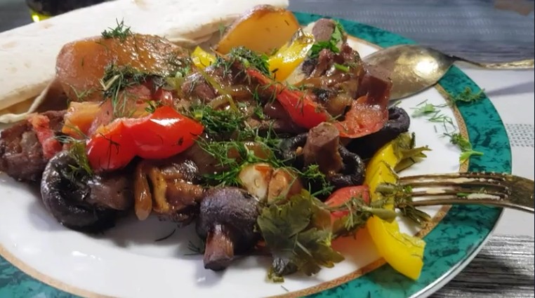 Свиные рёбра с картошкой и шампиньонами в казане. Вкусняшки от Палыча! смотреть онлайн