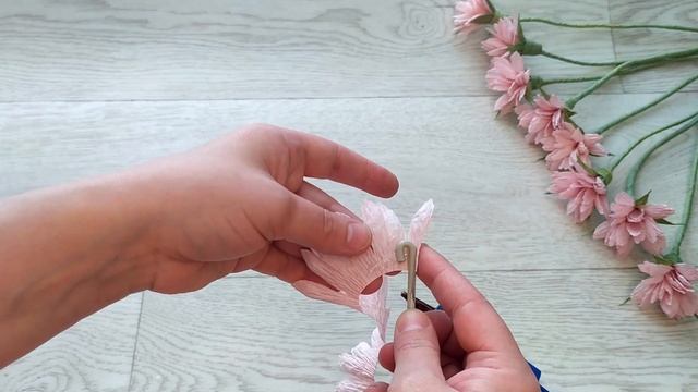 Этот ПРОСТОЙ СПОСОБ, вам обязательно понравится. Как сделать цветы из гофрированной бумаги #WithMe