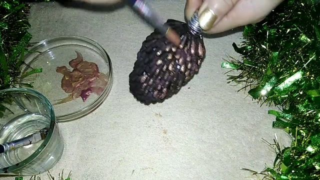 #DIY.Елочная игрушка из лампочки своими руками ❄️❄️❄️ИДЕЯ ИЗ ЛАМПОЧКИ И ВАТНЫХ ПАЛОЧЕК. смотреть онлайн