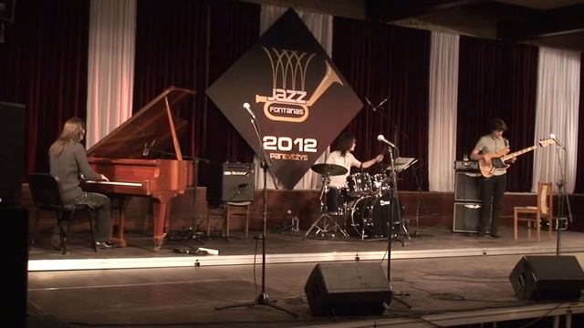 Aleksej Kazak plays the piano смотреть онлайн