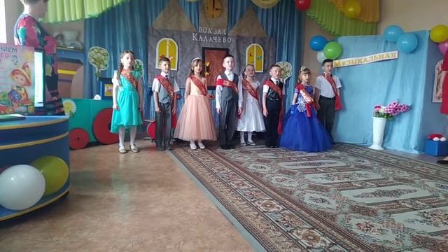 песня  на улице  дождик на улице слякоть