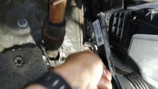 как поменять фильтр салона"Форд Фокус" смотреть онлайн