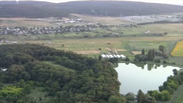 Полет на дельтаплане над страусиной фермой смотреть онлайн