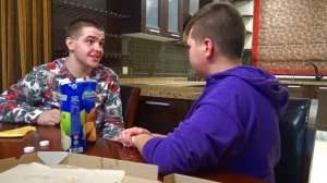 СЫНОК Дяди БОБИ СОЖРАЛ НАШУ ПИЦЦУ!