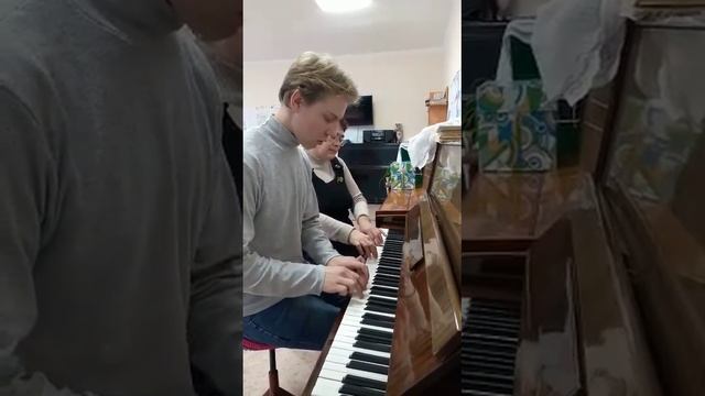 М. Минков "Дорогою добра" исполняет ансамбль Ярин Евгений (4 класс) и Зайнагабдинова В.Ф. смотреть онлайн