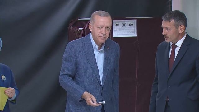 Turkish President Recep Tayyip Erdogan casts his vote | AFP смотреть онлайн