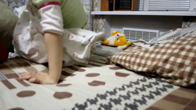 В первый раз наряжаем елочку / Что принес св.Николай?! смотреть онлайн