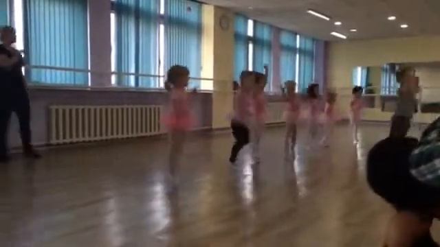 Тренировка танец робат Nika смотреть онлайн