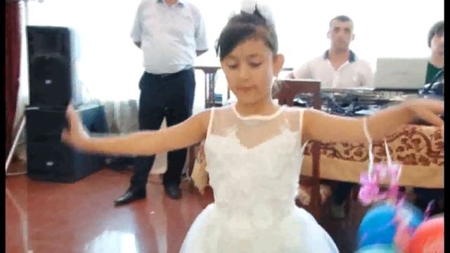 Зажигательная свадьба в Дагестане. Динара Магомедова смотреть онлайн