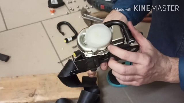 Nissan Leaf ZE1 ремонт ремня безопасности. смотреть онлайн