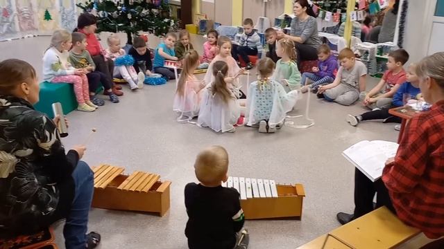 Видео # 5. «Зимнее рондо», педагог Любовь Абдрахманова, г.Мышкин смотреть онлайн