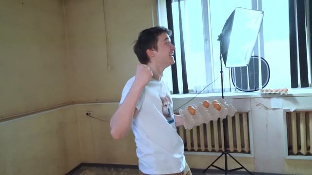 КТО БОЛЬШЕ ЧЕЛЛЕНДЖ ! Я vs МОЯ ДЕВУШКА *интересное видео* смотреть онлайн