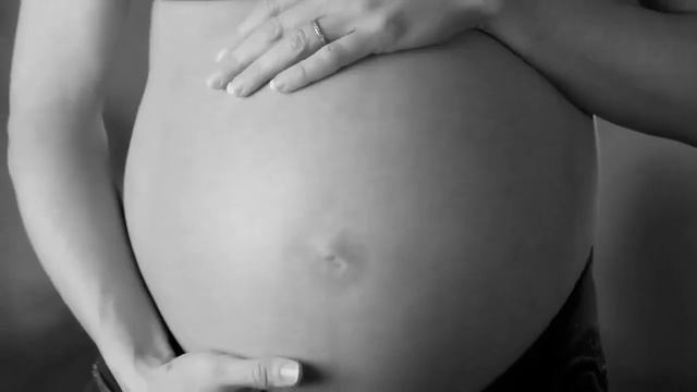 МАЛЫШ СИЛЬНО ТОЛКАЕТСЯ ВО ВРЕМЯ БЕРЕМЕННОСТИ | Как по движениям ребенка понять его состояние смотреть онлайн