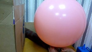 Надувание гелием большого латексного шара