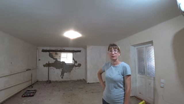 VLOG ДЕМОНТАЖ ПЛАСТИКОВОГО ОКНА/ ЛОМАЕМ СТЕНУ/ ПРОЕМ ПОЧТИ ГОТОВ. смотреть онлайн